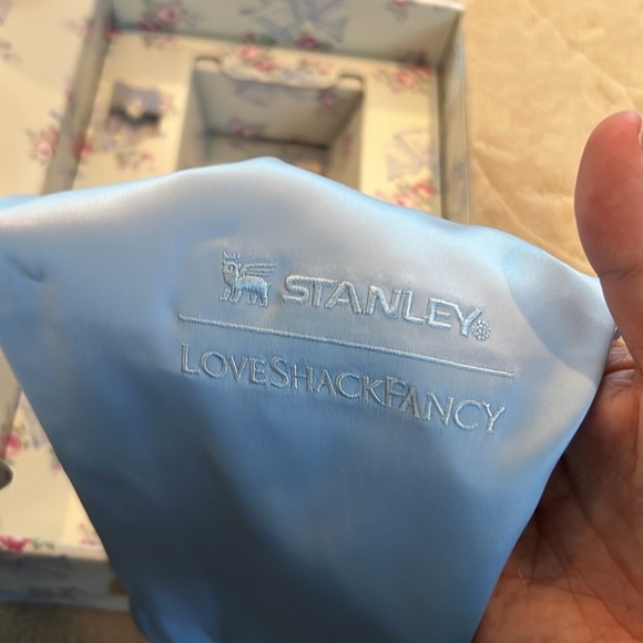 Stanley x LoveShackFancy 40 oz Quencher PACKAGING only Rosa Beaux Blue - Picture 3 of 5